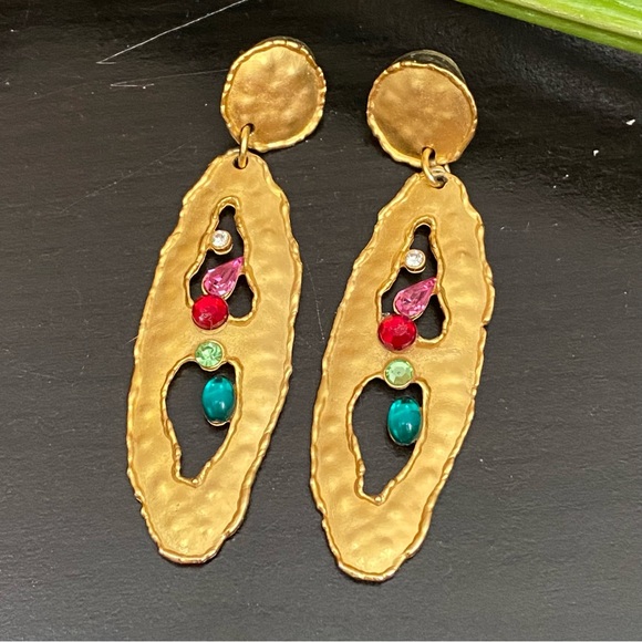 Vintage 80’s JJ Jonette Jewelry Brushed Gold Hammered Oval Rhinestones Earrings - Picture 8 of 11